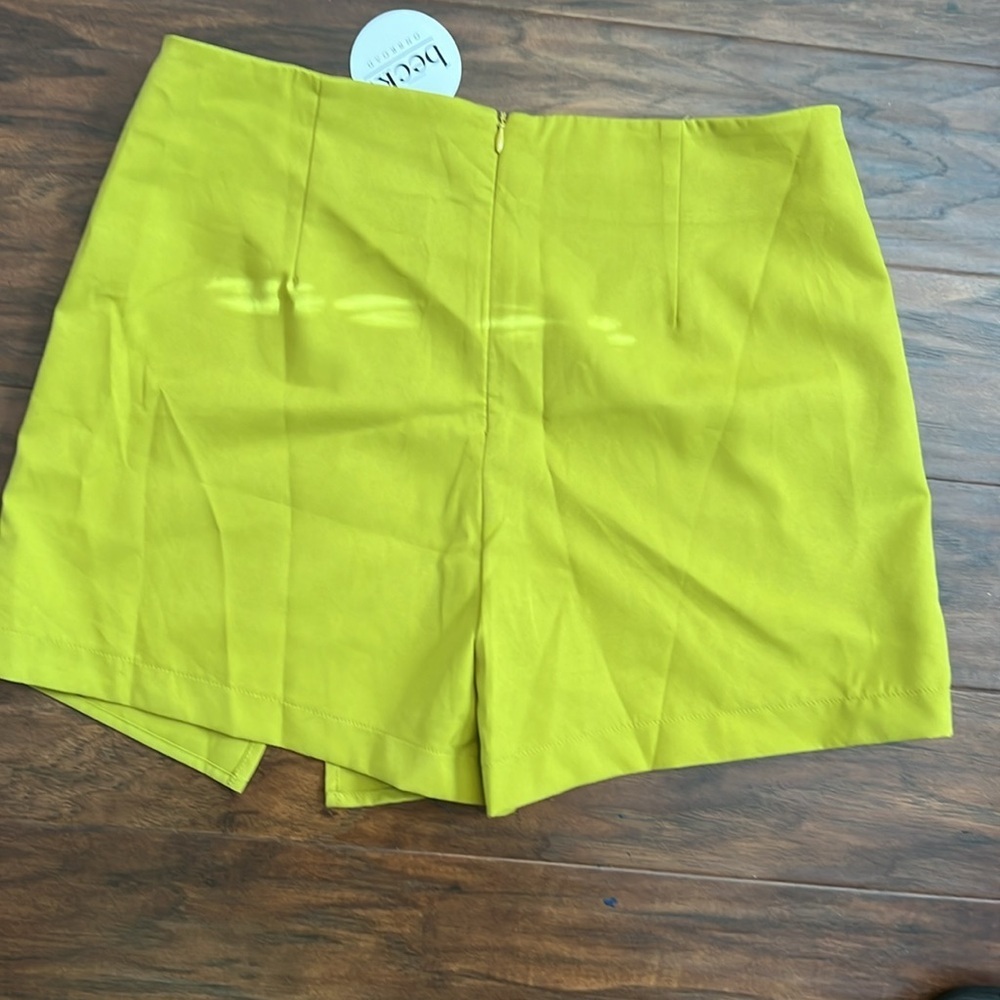 Strut & Bolt Green/Yellow Skort NWT - Picture 4 of 4